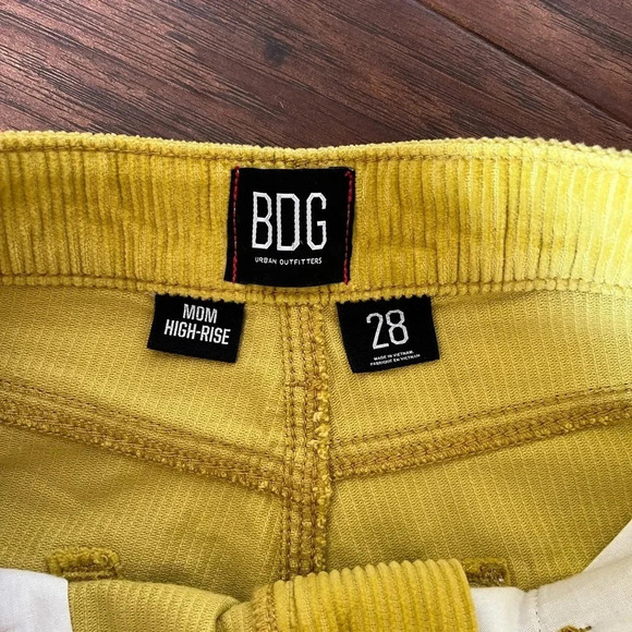 BDG Urban Outfitters Mustard Yellow Corduroy Mom Jeans- Size 28 - Picture 4 of 12